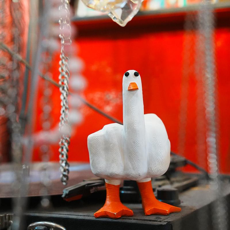 Funny Duck Resin Figurine ,Middle Finger Duck Resin Garden Statue ,Middle Finger Duck Resin Craft You Home Decoration Sculpture Statue for Home Office Desk Gift Ornaments