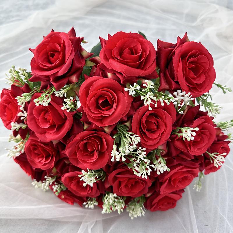 Red artificial 18-head ice heart corner rose bouquet for Valentine's Day wedding and home decor
