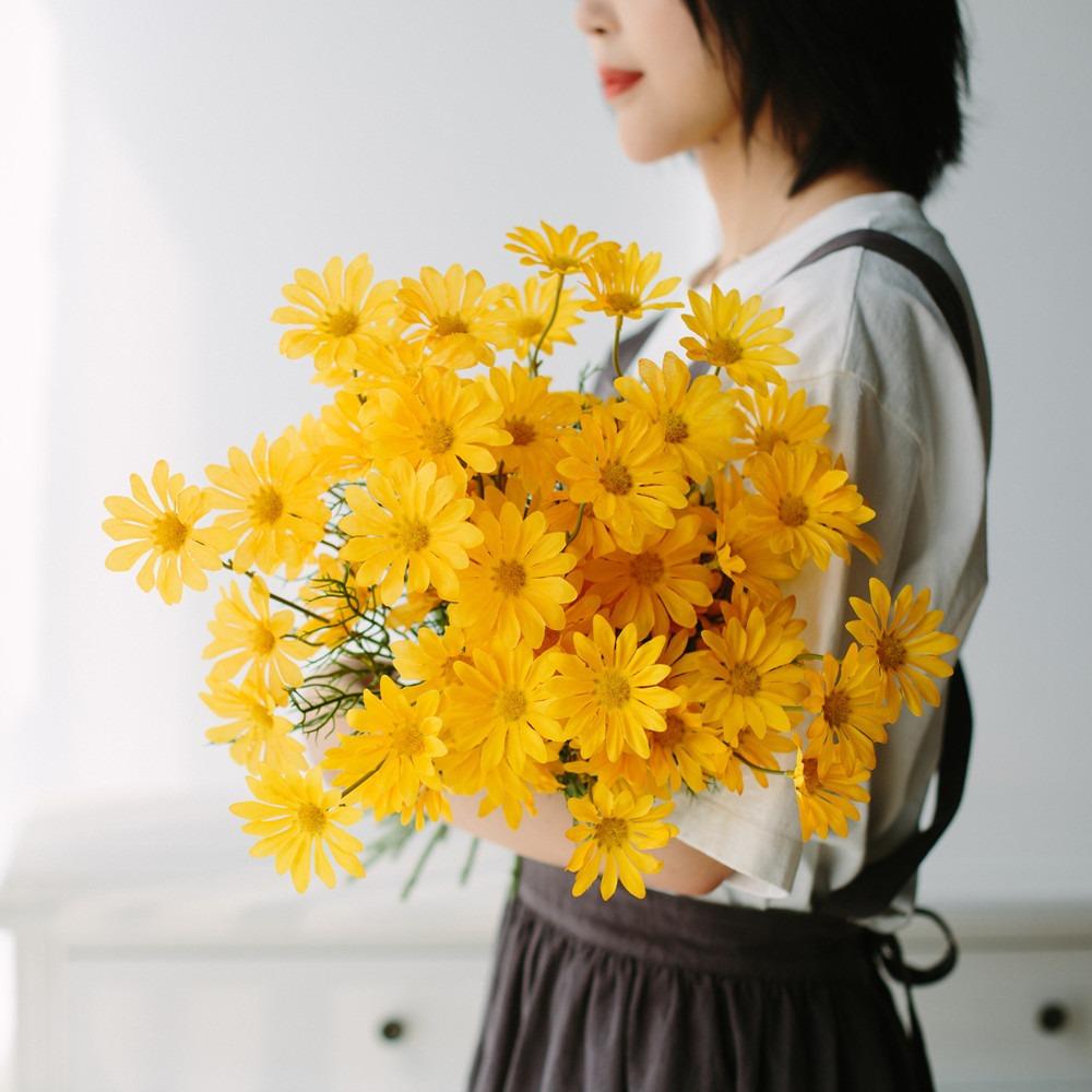 Yellow artificial daisy UV resistant outdoor wildflowers with stems for garden decoration